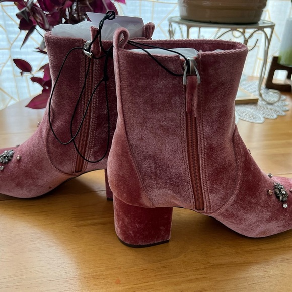 Who What Wear Velvet Heeled Boots - Picture 4 of 4